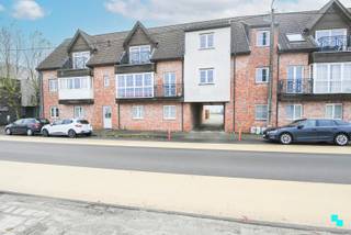 Aantrekkelijk éénslaapkamerappartement met een bewoonbare oppervlakte van 70m² (volgens EPC-attest), gelegen op de eerste verdieping van...