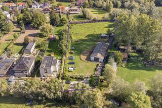 Op een gunstige en rustige locatie in Ranst vindt u dit perceel bouwgrond met tal van mogelijkheden. Het lot beschikt momenteel over een door...
