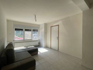 <p><span>NACHTEGAALSTRAAT 91, 2850 BOOM</span></p><p><span>Rustig gelegen gezinswoning</span></p><p><span> </span></p><p><span>Deze gezinwoning ligt tegenover natuurdomein Schorre II.</span></p><p><span>Dit maakt de ligging ideaal voor fiets en wandelaars.</span></p><p><span> </span></p><p><span>Scholen en supermarkten bevinden zich allen binnen een straal van 5 kilometer.</span></p><p><span>Parkeren doe je langs de straat.</span></p><p><span> </span></p><p><span>De woning zelf werd opgeknapt en scoort daardoor een EPC-label C.</span></p><p><span>Ook de elektriciteit werd opnieuw gekeurd en is conform tot 2050 (!).</span></p><p><span> </span></p><p><span>Op het gelijkvloers vinden we een leefruimte, keuken, badkamer en berging.</span></p><p><span>Op Verd. +1: twee slaapkamers</span></p><p><span>Op Verd. +2: een zolderkamer</span></p><p><span> </span></p><p><span>Voor meer info of een bezoek kan u ons bereiken op 03 888 44 01 of via <span>info@immodillen.be</span></span></p><p><span> </span></p>