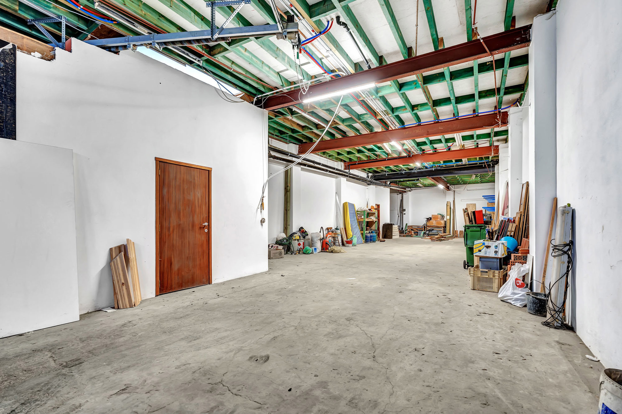 Goed gelegen opslagplaats met ruim af te werken appartement - foto 3