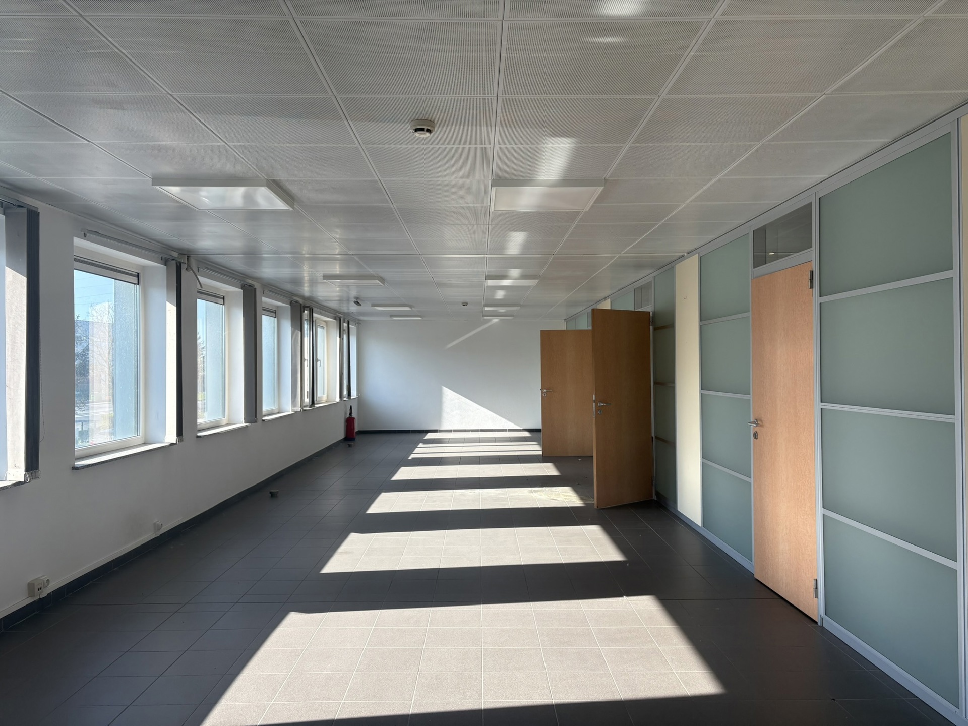 Kantoor met parking &amp; keuken te huur – Aalst - foto 2