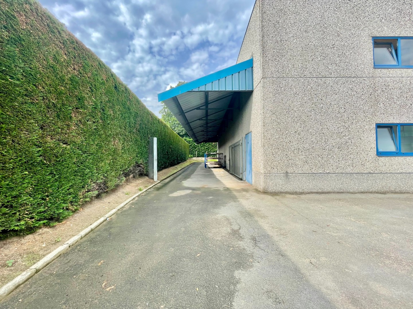 Te huur magazijn met kantoorruimtes in ambachtelijke zone te Kruisem - photo 3