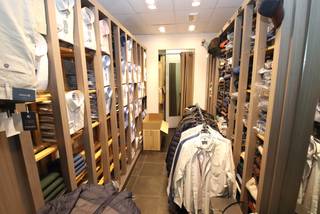 Dit commercieel zeer goed gelegen handelspand met zijn knappe, brede gevel (van meer dan 6m) is gelegen in de Diestsestraat, bijna op de hoek met...