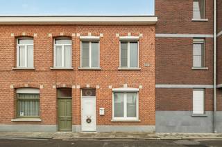 Deze instapklare rijwoning met 3 slaapkamers is ideaal gelegen pal in het centrum van Herentals met alle faciliteiten in de nabijheid, op...