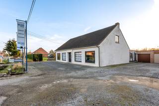 Vernieuwde kantoorruimte.Het kantoor werd tot in de puntjes gerenoveerd en is uitgerust met kwalitatieve materialen en een warme, professionele...