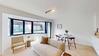 <br /><br /><br />Dit totaal vernieuwbouw project (zowel privatieven als gemeenschappelijke delen) bestaat uit verschillende appartementen en combineert modern wonen met een slimme investering: bij aankoop betaalt u geen BTW. Door de energie zuinigheid van de appartementen, met vloerverwarming, warmtepomp en zonnepanelen investeert u zorgeloos in een kwaliteitsvolle woning met toekomstwaarde.<br />De type- appartementen hebben twee slaapkamers Het dakappartement beschikt over één slaapkamer en een ruim zuid gericht terras, ideaal om te genieten van zon en uitzicht.