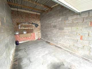 Droge garage te huur - +/- 16 m²HP : 100 euro per maand (Particulier) + maandelijkse onroerende voorheffing : +/- 80 per jaar : 12 =  7 euro per...