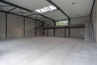 Laatste knappe unit te koop van 370 m² op ideale ligging!Dit nieuwbouwproject omvat 9 duurzame KMO units, een loft & een landschapskantoor te Beerse,...