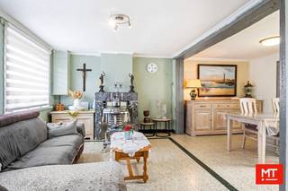 Op de berg van Beselare en op wandelafstand van alle voorzieningen (bakkerij, beehouwerij, fruitwinkel, lagere school, sporthal, ... ) treffen we...