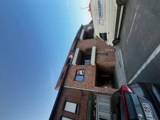 Mesen - Appartement met 2 slaapkamers te huur.Indeling:Gelijkvloers: gemeenschappelijke inkomhal voorzien van lift + doorrit naar achterliggende...