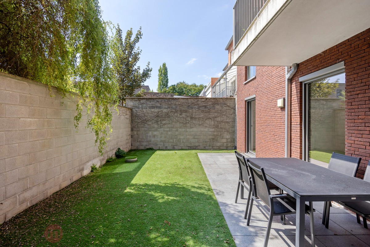 Recent gelijkvloers app. met 2 slaapkamers, tuin en 2 autostaanplaatsen. - foto 2