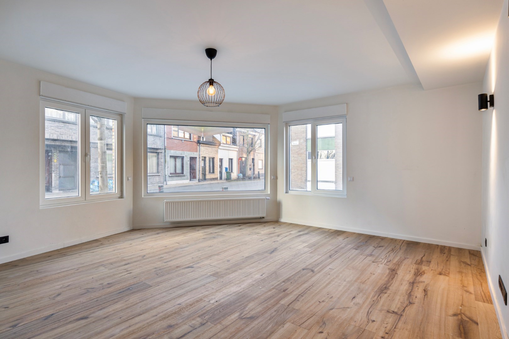 GERENOVEERD APPARTEMENT MET 1 SLPK EN TERRAS IN HET CENTRUM VAN HAMME - foto 1