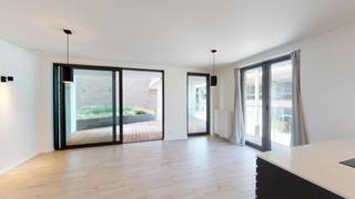 Recent appartement met schitterend terras op het trendy ZuidIndeling: Hall en gastentoilet met handenwasser. Lichte leefruimte en luxueuze open...