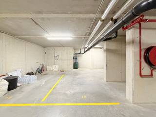 Ondergrondse autostaanplaats met nummer 13 gelegen te Residentie Westkant in het centrum van Evergem.Onmiddellijk beschikbaar!Wekt deze...