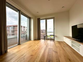 <p>Gemeubeld hoekappartement op toplocatie! Vlakbij de nieuwe wandelpromenade aan de Schelde en het nieuwe Zuidpark met restaurants, cafés en winkels op 2 stappen! 6de verdieping met lift. Indeling: inkomhal met apart toilet, vestiaire en wasberging voorzien van wasmachine. Moderne keuken met oa vaatwasser, fornuis, oven, koelkast,... aansluitend zonneterras en lichtrijke leefruimte met prachtig zicht op de Schelde en omgeving. Er is 1 aparte slaapkamer voorzien van boxspring, dressingkasten en moderne badkamer. Doorlopend parketvloer. Gordijnen en meubels inbegrepen! <span>Private kelderberging en gemeenschappelijke fietsenberging, private autostaanplaats. Huurprijs: €1.325 per maand + €125 syndickosten. Interesse? Zend ons een mailtje en geef duidelijk uw naam en gsmnr op! Stadsgoed@era.be</span></p>
