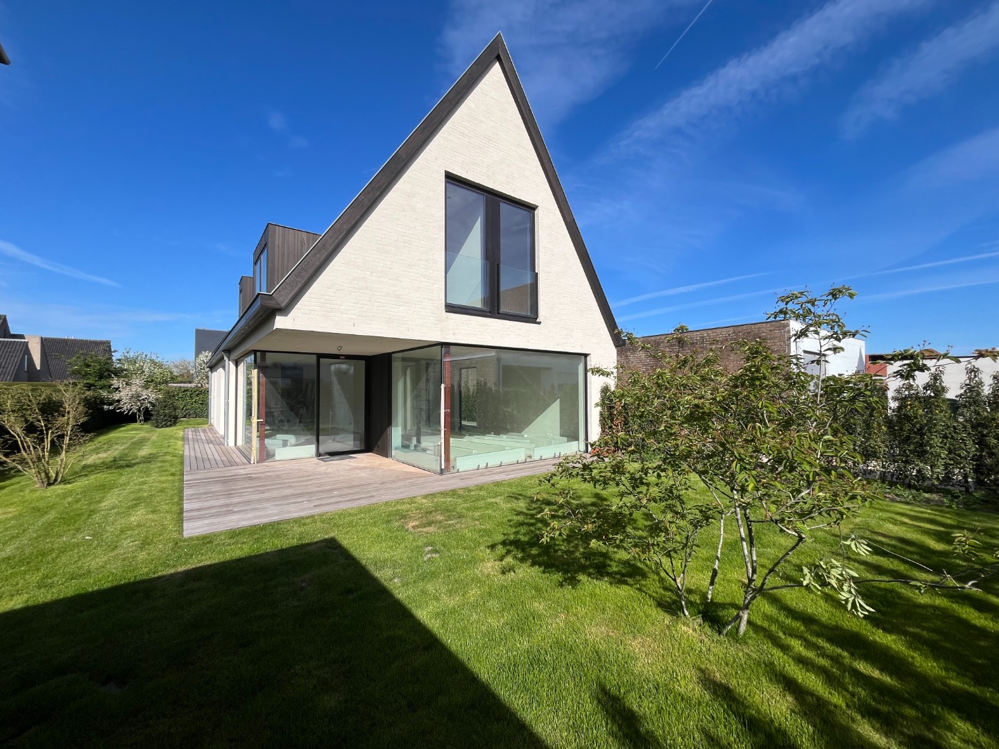 EXCLUSIEVE NIEUWBOUWVILLA op wandelafstand van het centrum van Knokke - HIGH END afwerking! voor meer info bel 0479 22 68 72