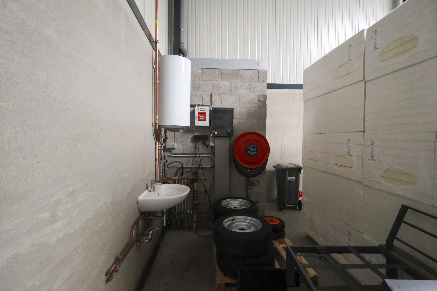 Opslagruimte/ winkelruimte van ca 300 m² op bedrijventerrein De Mil. - foto 4