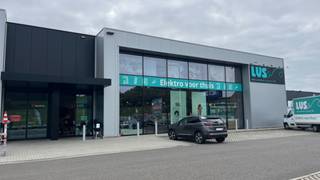 Nieuwe perfect gelegen bedrijfsunit van 976 m2Met zijn ligging aan invalsweg N2 kort bij E314 is dit nieuwbouw KMO-project uitzonderlijk interessant...