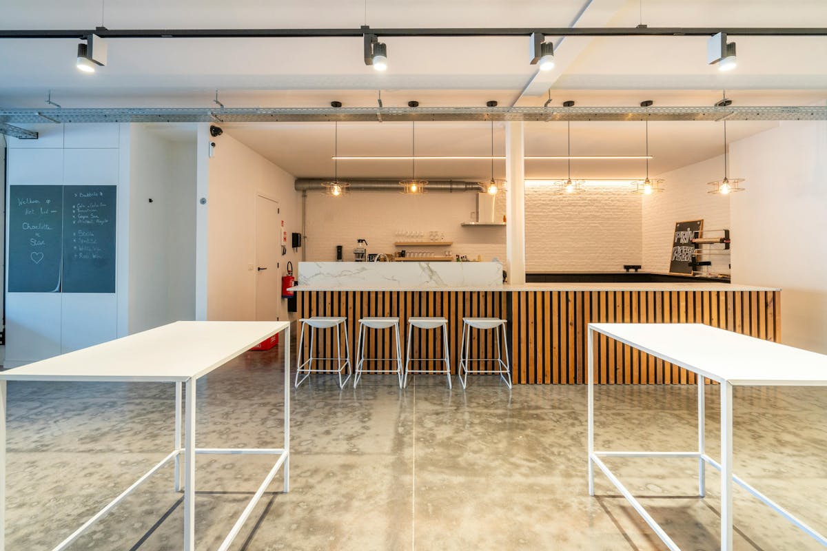 Unieke handelsruimte in gerenoveerde herenwoning te Izegem - foto 4