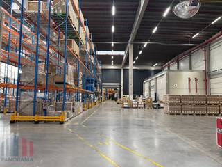 Gelegen in de industriezone van Kortrijk Noord, op slechts 1 minuut van de Ringlaan (R8) en op ca 5min van de E17, met een uitstekende...