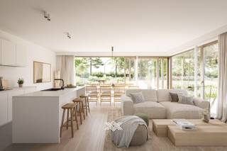 <div>
<div>
<div>
<div>
<div>Dit tweeslaapkamerappartement van 92.35 m² beschikt over een inkomhal met plaats voor een vestiairekast, een lichtrijke eet- en leefruimte, een open keuken met annex berging, twee slaapkamers, een afzonderlijk toilet en een badkamer uitgerust met een dubbele wastafel en een inloopdouche. Daarenboven beschikt dit appartement over een zuidelijk georiënteerd terras van 15,65 m².<br /><br />Dit appartement is gelegen in het nieuwbouwproject Wallenhof te Olsene, een stijlvol en doordacht ontworpen nieuwbouwproject dat staat voor hedendaags wonen in een harmonieuze omgeving met veel groen, dynamische zichten en een vlotte bereikbaarheid. Het project omvat 17 comfortabele appartementen met een gevarieerd aanbod van twee- en drieslaapkamerunits. Elk appartement is ontworpen met veel aandacht voor licht, ruimte en leefkwaliteit, en biedt een sterke balans tussen esthetiek en functionaliteit.<br /><br />De architectuur van Wallenhof straalt verfijning en tijdloosheid uit. De gevels worden opgebouwd in lichte, duurzame materialen die zorgen voor een moderne en elegante uitstraling. Grote raampartijen garanderen een overvloed aan natuurlijk licht in de leefruimtes en versterken het gevoel van openheid en connectie met de buitenomgeving. Elk appartement beschikt bovendien over een ruim, zongericht terras met zicht op groen.<br /><br />Ondergronds voorziet Wallenhof in een ruime parkeergarage met voldoende parkeerplaatsen en private bergingen voor elk appartement. Deze praktische voorzieningen dragen bij aan het dagelijks comfort en zorgen ervoor dat de leefomgeving bovengronds maximaal wordt benut voor groen, licht en ruimte.<br /><br />De naam Wallenhof verwijst naar het naast gelegen beschermd dorpsgezicht “Hof ter Wallen”, een historisch kasteeldomein met een cirkelvormige walgracht, sierlijke serpentinevijver en karaktervolle boogbrug. Dit unieke erfgoed geeft extra cachet aan de omgeving en onderstreept het authentieke karakter van Olsene, een landelijke deelgemeente van Zulte in Oost-Vlaanderen.<br /><br />De ligging in het centrum van Olsene biedt bewoners het beste van twee werelden: de rust van een dorp en de nabijheid van alle nodige voorzieningen. Op wandel- of fietsafstand vindt u lokale winkels, gezellige horecazaken, basisscholen, sportinfrastructuur en eerstelijnszorg. Dankzij de uitstekende verbinding met de E17 zijn ook steden als Gent, Waregem en Deinze vlot bereikbaar.<br /><br />Ook op vlak van energiezuinigheid en toekomstgericht bouwen voldoet Wallenhof aan alle strenge normeringen van vandaag. Elk appartement wordt standaard uitgerust met fotovoltaïsche zonnepanelen, vloerverwarming en een individuele lucht-waterwarmtepomp. Deze duurzame installaties zorgen niet alleen voor een aangenaam binnenklimaat, maar garanderen ook een laag energieverbruik en een E-peil van 30 of lager.<br /><br />Tot slot krijgt elke koper de mogelijkheid om zijn of haar appartement volledig naar eigen smaak af te werken. Dankzij ruime afwerkingsbudgetten voor keuken, vloerbekleding en sanitair die integraal in de aankoopprijs zijn inbegrepen, creëert u een woonst die volledig aansluit bij uw persoonlijke stijl en noden.</div>
</div>
</div>
</div>
</div>