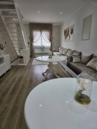 NIELSESTRAAT 77 2850 BOOMInstapklare woning met drie slaapkamers en tuin! Deze woning straalt gezelligheid uit en heeft alle ruimtes maximaal benut...