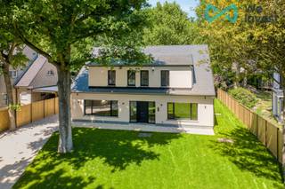 Volledig gerenoveerde villa met tal van mogelijkheden op toplocatie in AartselaarAan de Pierstraat 218 in Aartselaar vindt u deze uitzonderlijke...