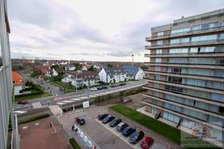 Op zoek naar een ideale pied-à-terre aan zee of een slimme investering? Ontdek deze charmante studio in Nieuwpoort-Bad, perfect gelegen in...