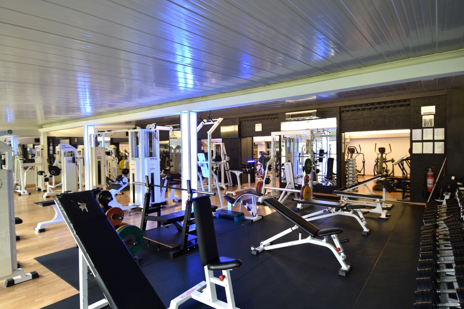 Multi-functionele eigendom met apart woongedeelte te koop in Gullegem - foto 4