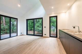 [[ DIT PAND NEEMT DEEL AAN DE ERA OPEN HUIZEN DAG OP 6/12 VAN 9:30 TOT 10:30 ]]Vakantiewoning omringd door groen en rust!Op een idyllische locatie,...