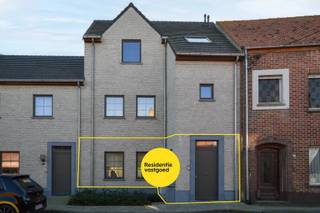 Dit prachtig nieuwbouwappartement is gelegen in een residentieel woonerf te Ettelgem. Ingedeeld met inkom en apart toilet, ruime woonkamer...