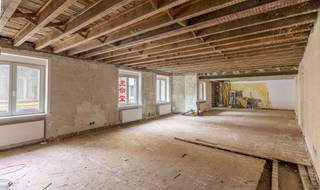 Ontdek deze unieke casco loft, gelegen op de 1ste verdieping van een goed beheerde en onderhouden residentie met lift. De loft bevindt zich in...