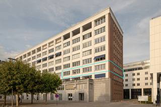Exclusief appartement met panoramisch uitzicht op het Willemdok en het MASIn het prestigieuze en historisch waardevolle “Koninklijk Entrepot” op het...