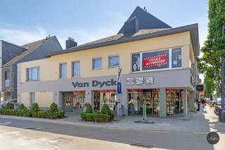 Meer info of uw bezoek plannen kan via jonathan@homixx.be of via 016 199 343.Ondernemen, investeren of ontwikkelen? Dit handelspand is gelegen pal in...