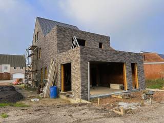 Deze energiezuinige en modern vormgegeven nieuwbouwwoning bevindt zich op een centrale locatie langs de Sint-Lenaartsebaan, een vlot...