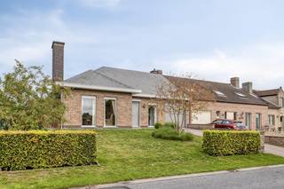 Deze instapklare halfopen woning is gelegen in de Leopoldlaan, een rustige en kindvriendelijke straat op wandelafstand van het centrum van...