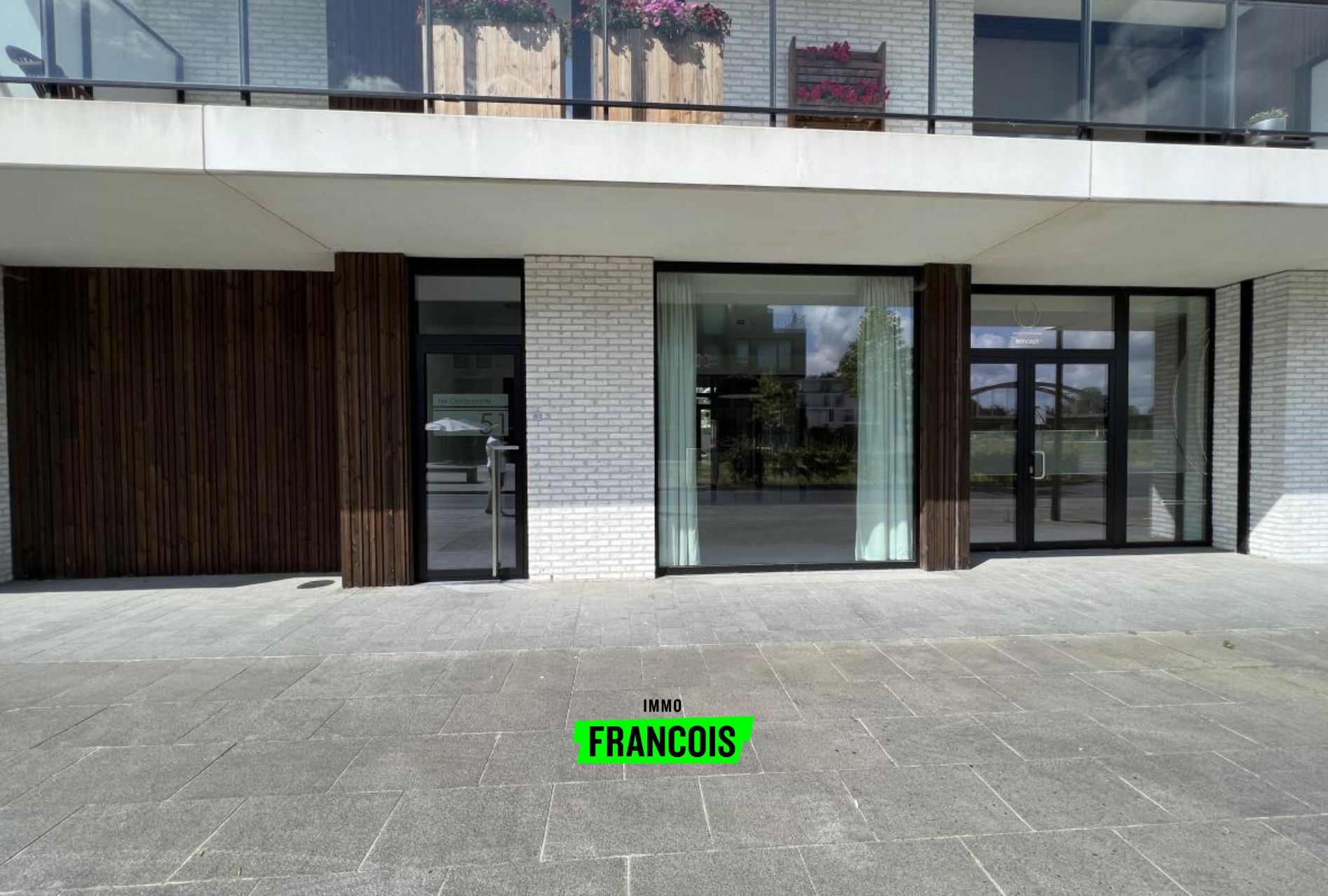 Handelspand (175m²) op Toplocatie in Sint-Eloois-Vijve met 4 parkeerplaatsen - foto 2