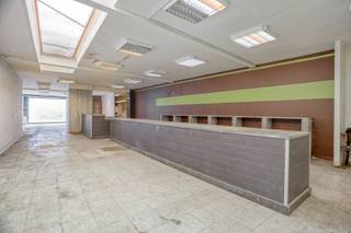 Deze eigendom heeft een centrale ligging in het stadscentrum; ideaal voor wie graag alles binnen handbereik heeft.Het gebouw bestaat uit een grote...