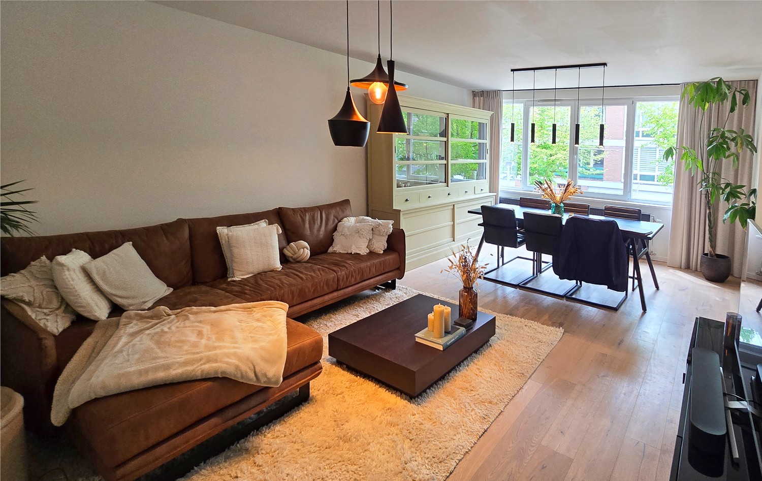 Fijn en licht appartement met garagebox en staanplaats en prachtige tuin op uitstekende ligging te Kapellen - foto 1