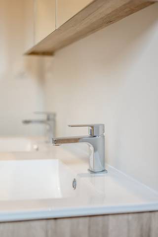 Ben je op zoek naar een gerenoveerd opbrengsteigendom met een rendement van 5%? Lees dan zeker verder!Dit volledig gerenoveerde opbrengsteigendom...