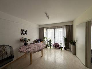 This apartment is located on Alfons Pieterslaan in Ostend, in an excellent location with shops, public transportation, and numerous amenities nearby. The apartment has 2 bedrooms and is ideal for those who want to live comfortably in a central location. The rent is €795 per month, with a monthly advance payment of €75 for common expenses. The apartment is available immediately. Are you interested in this rental property in Ostend? Visit the website www.dermul.be and click on the property you’d like to rent. Click the “I’m interested” button to fill out a brief profile. We’ll then contact you to schedule a viewing. Appointments cannot be made by phone.