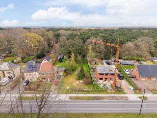 <strong>Bouwgrond (1087m²) voor OB met zicht op bos en groen.<br /><br />Ligging: </strong>Een centrale ligging tussen Herentals, Geel en Olen. Vlakbij het centrum van Onze-Lieve-Vrouw-Olen met haar winkels, horeca en scholen vlakbij. Ook het shoppingpark van Olen is binnen handbereik. Achteraan grenst het perceel aan bosgebied.<br /><br /><strong>Beschrijving: </strong>Bouwgrond voor open bebouwing met een perceelbreedte van 17,50m en een diepte van +- 63m. <br />Een ruime, open bebouwing met een footprint van 11,50m breedte op 17m diepte kan hier maximaal gerealiseerd worden.<br /><br />Achteraan grenst het perceel aan bosgebied wat zorgt voor een zeer groen en rustig gevoel.<br /><br />Meer info of het bekomen van de voorschriften? Neem contact op met ons kantoor op het nummer 014 95 37 50 voor een vrijblijvende afspraak.<br /><br /><strong>Bijzondere informatieplicht:</strong> in aanvraag