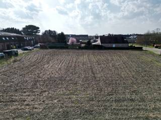 Bouwgrond van 573m² voor de realisatie van een half-open bebouwing op een centrale ligging in Voortkapel. Gelegen in een kleinschalige,...