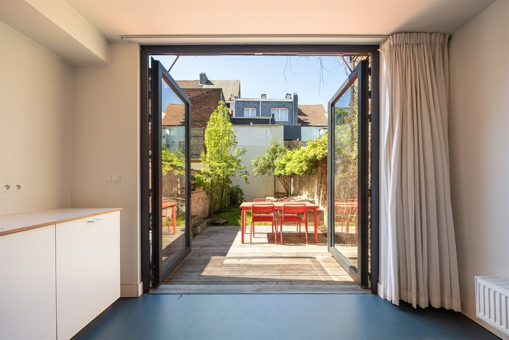 Piekfijn gerenoveerd huis met zonnige stadstuin vlakbij Park Spoor Noord  - foto 3