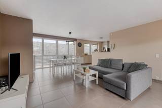 Ben je op zoek naar een instapklaar en energiezuinig appartement op een uitstekende locatie in het centrum van Roeselare? Dan is dit appartement...