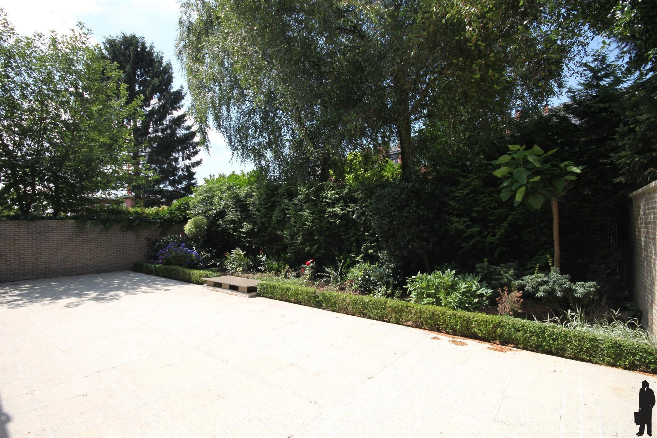 In het centrum van Brasschaat een gelijkvloers appartement ca. 180m², met terras, tegenover het park! - foto 3