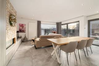 Ontdek deze instapklare en energiezuinige woning uit 2015 in een rustige straat in Eine. Dankzij het recente bouwjaar geniet je van het comfort...