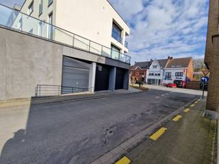 Vlot bereikbare garagebox gelegen in Residentie Luminis, op een ideale locatie in centrum Meulebeke. Elektriciteit en lichtpunt voorzien in...