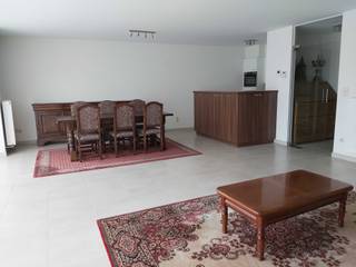 Instapklaar appartement op de tweede verdieping met ondergrondse autostaanplaats en berging.Omvat private inkomhall, grote en lichtrijke leefruimte...