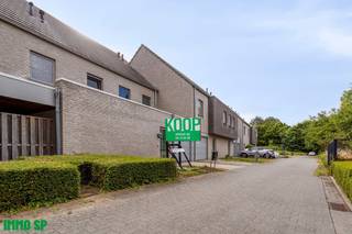 Recente woning in doodlopende en kindvriendelijke straat.Deze gesloten bebouwing van 2012 is gesitueerd in het centrum van Grobbendonk doch een...